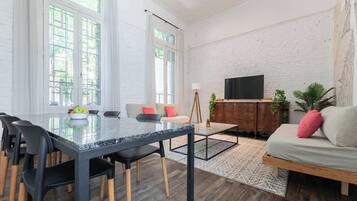 Televisión, oficina