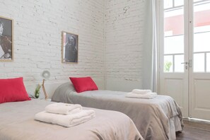 3 chambres, fer et planche à repasser, Wi-Fi, draps fournis