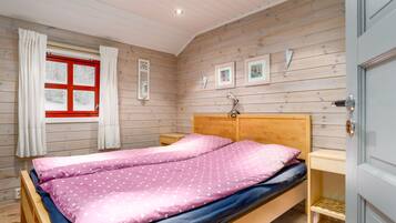 4 bedrooms, desk, WiFi