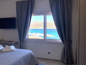 2 bedrooms, iron/ironing board, WiFi