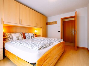 2 bedrooms, internet