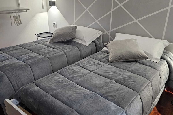 Comfort Triple Room (Asso Bastoni) | Free WiFi