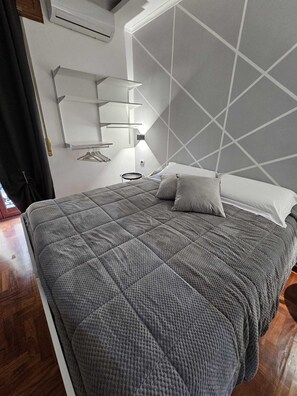 Comfort Triple Room (Asso Bastoni) | Free WiFi - B&B terronia (Naples)