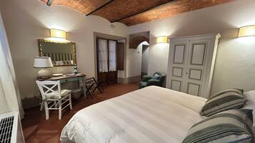 Camera Deluxe con letto matrimoniale o 2 letti singoli, patio | Una cassaforte in camera, Wi-Fi gratuito