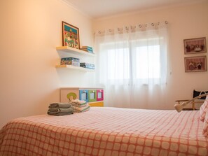 3 bedrooms, iron/ironing board, WiFi