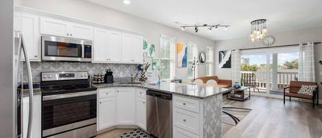 Refrigerador, microondas, horno, placa de cocina