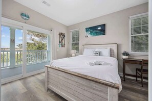 3 bedrooms, desk, iron/ironing board, travel cot - Derby Blue B - Ocean View - Garage & EV Charger (Myrtle Beach)