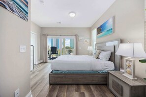 3 bedrooms, desk, iron/ironing board, travel crib - Sunshine Derby - 1 Block to Beach- Garage EV Charge (Myrtle Beach)