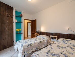 2 chambres, fer et planche à repasser, accès Internet
