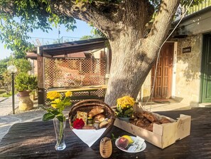 Outdoor dining - Mimosa (VLO200) by Interhome (Valloria)