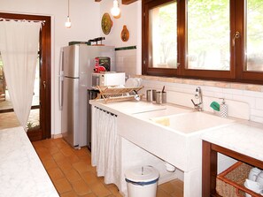 Kühlschrank, Mikrowelle, Ofen, Geschirrspüler