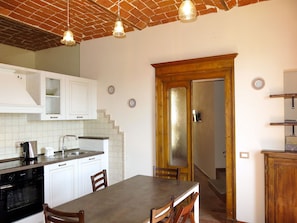 Fridge, oven, cookware/dishes/utensils