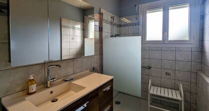 Renovated Townhouse in Argy: Private Garden, Game Room, Near Château and ZooParc de Beauval