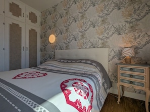 3 bedrooms, free WiFi - Renovated Townhouse in Argy: Private Garden, Game Room, Near Château and ZooParc de Beauval (Argy)