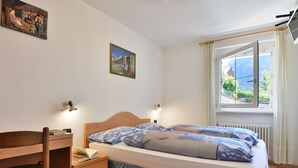 2 soverom, strykejern/-brett og internettilgang