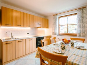 Fridge, microwave, oven, dishwasher - Trottner by Interhome (Campitello)