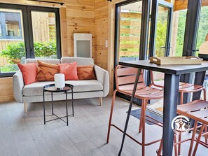Ping pong - Cozy Chalet Near Laval: Nature, Activities & Family-Friendly Sleeps 4 (Saint-Berthevin)