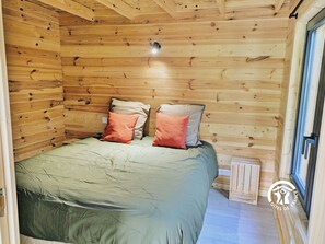 2 bedrooms, bed sheets