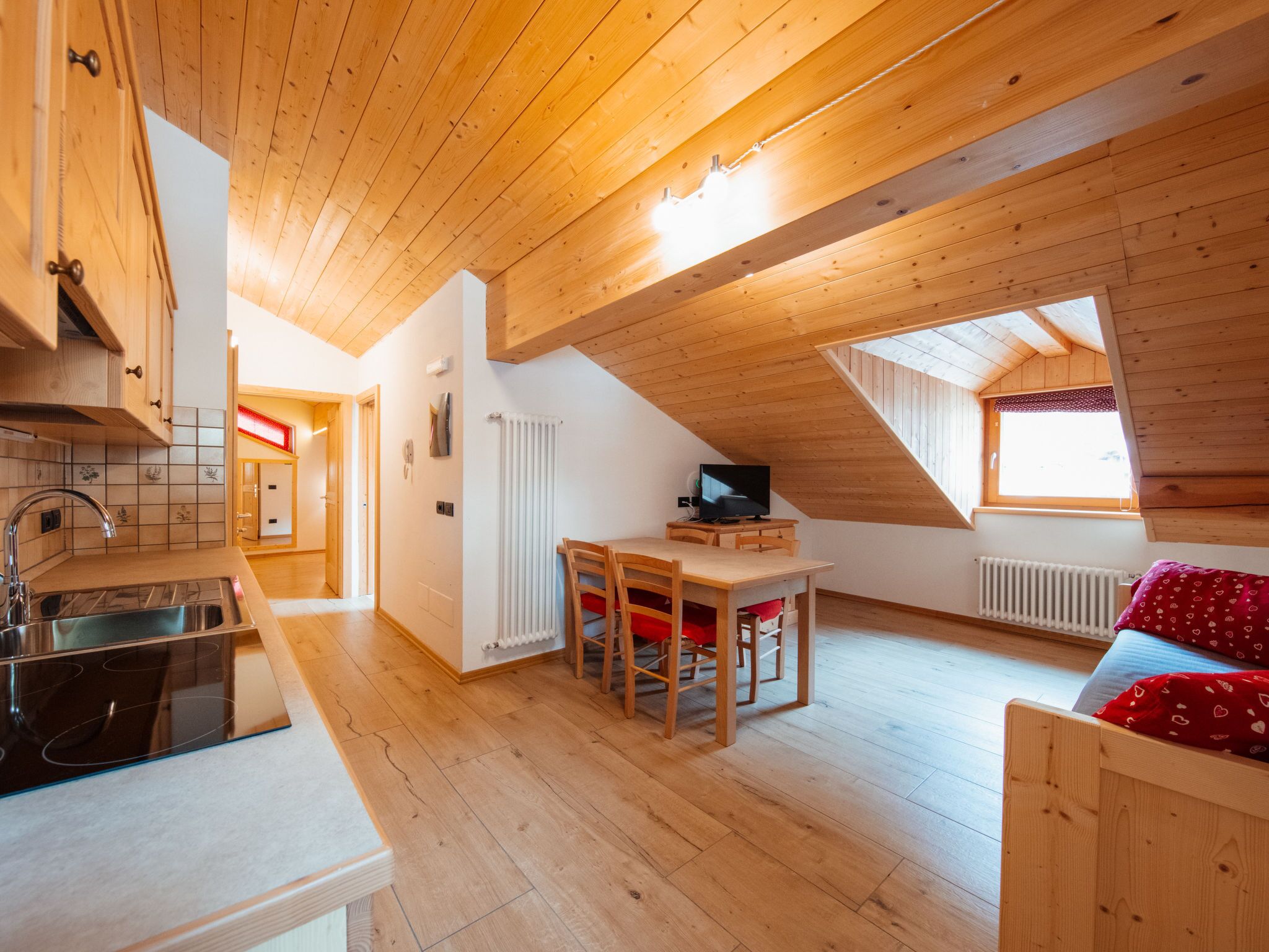 Kühlschrank, Ofen, Geschirrspüler, Kochgeschirr/Geschirr/Besteck