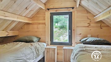 2 bedrooms, bed sheets