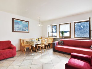 TV - Bernard by Interhome (Campitello)