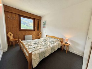 1 bedroom, WiFi - Cozy 2-Room Cabin Apartment in Praz Sur Arly, Close to Ski Lifts, Sleeps 5, Parking Included (Praz-sur-Arly)