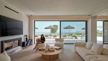 Smart TV, fireplace, video games, ping pong