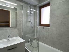 Bathroom - 2-room apartment with parking, near the slopes - sleeps 5 (Praz-sur-Arly)