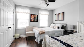 6 bedrooms, desk, iron/ironing board, travel cot