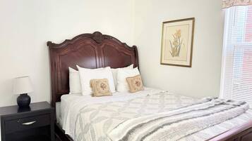 3 slaapkamers, een bureau, een strijkplank/strijkijzer, wifi