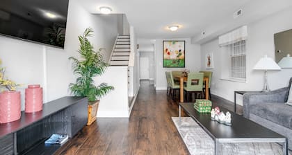 Carytown Home/Free Parking/Fenced Yard/Family-Friendly/4TVs