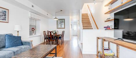 Tv, bøger, kontorer