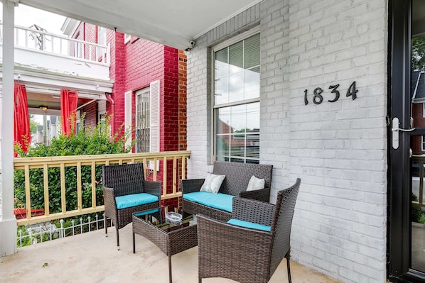 Terrace/patio - Oaks Retreat Carytown House: Family & Pet Friendly (Richmond)