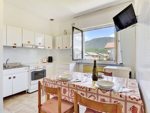Fridge, oven, cookware/dishes/utensils