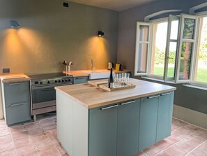 Réfrigérateur, micro-ondes, four, lave-vaisselle