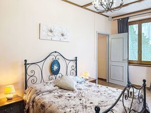 3 bedrooms, desk, WiFi