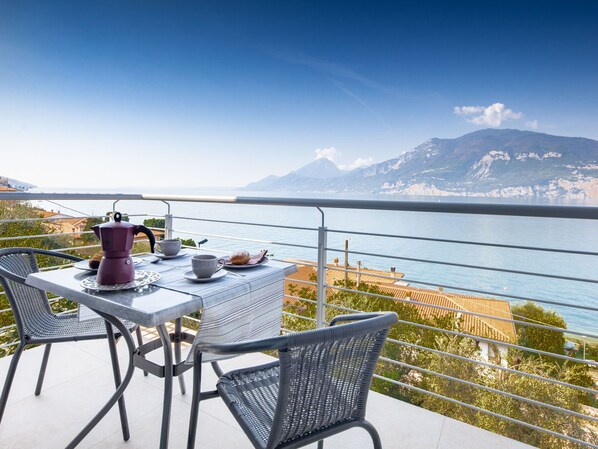 Outdoor dining - La Maison Blanche by Interhome (Brenzone)