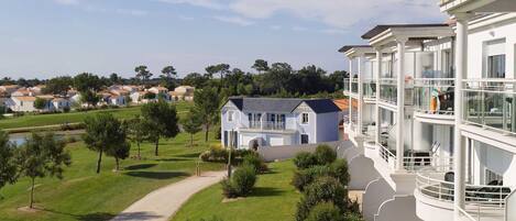 المنطقة المحيطة بالمنشأة