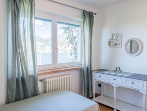 4 bedrooms, iron/ironing board, WiFi