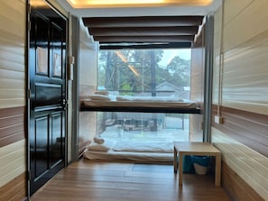 特級客房 | 書桌、手提電腦工作空間、床單