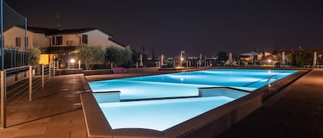 حمام سباحة