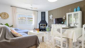 Televisie en een open haard