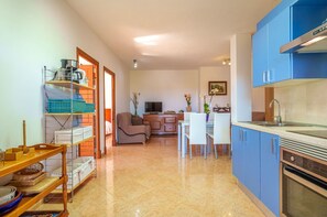 Fridge, microwave, oven, cookware/dishes/utensils