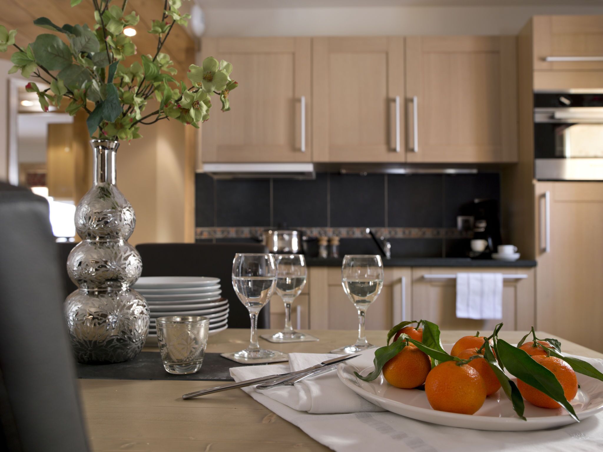 Fridge, oven, dishwasher, cookware/dishes/utensils