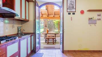 Frigorifero, microonde, forno, lavastoviglie