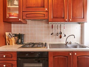 Fridge, oven, cookware/dishes/utensils
