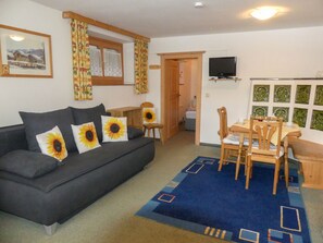 TV, fireplace - Apartment Eusch by Interhome (Saalbach-Hinterglemm)