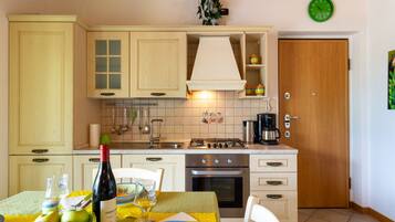 Réfrigérateur, four, lave-vaisselle, grille-pain