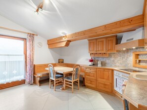 Kjøleskap, ovn, oppvaskmaskin og brødrister