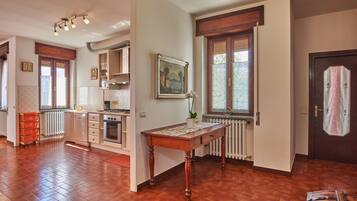 Réfrigérateur, four, lave-vaisselle, grille-pain